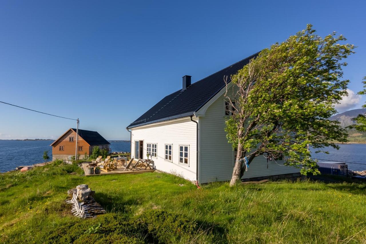 Villa Borgvag - A Unique Seafront Villa In The Heart Of Lofoten Bostad Exterior foto